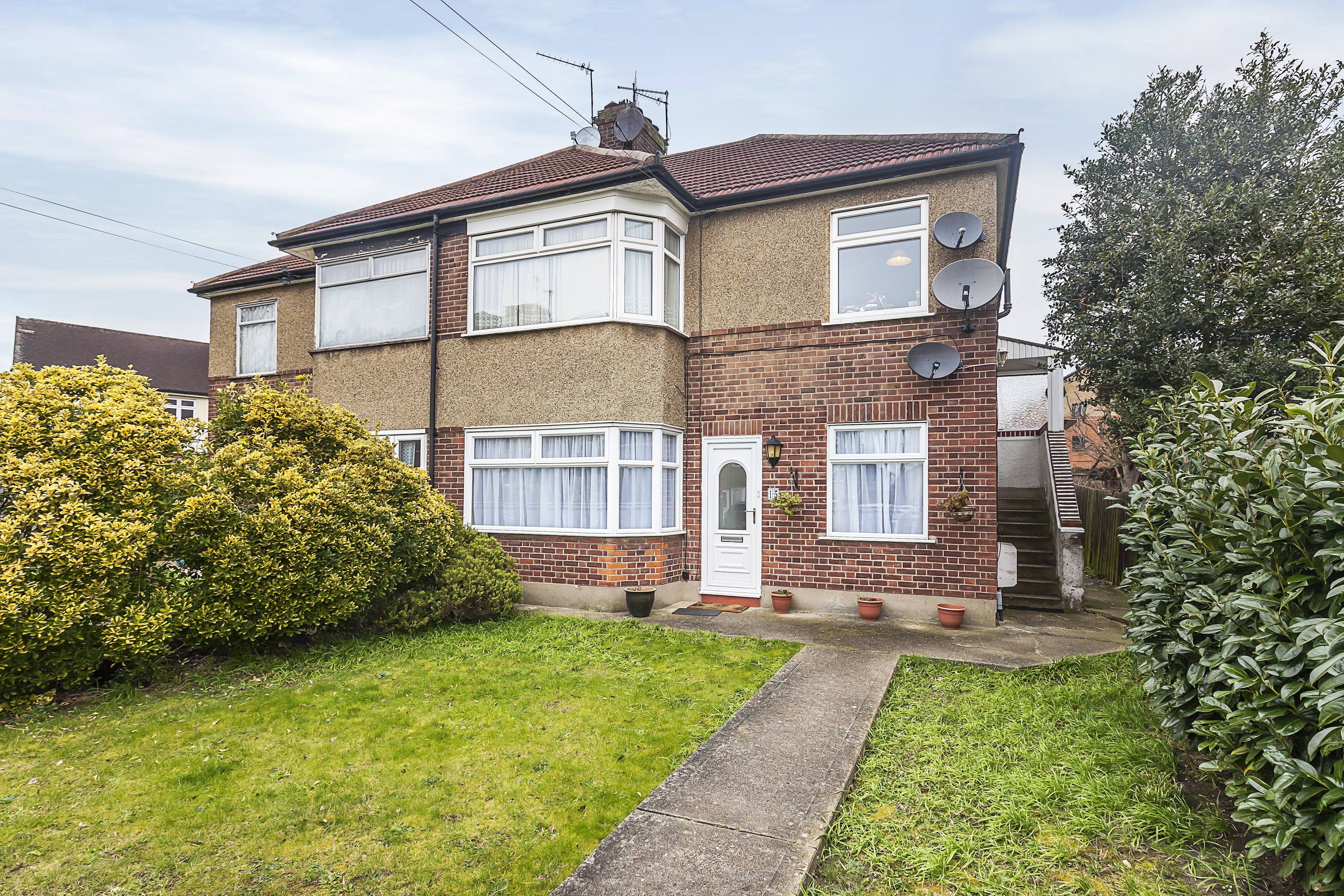 MARION CLOSE, HAINAULT, IG6