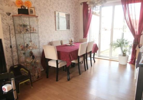 17456_PERRY_IMG_02_0000_max_620x414