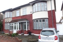 GREEN LANE, ILFORD, IG1