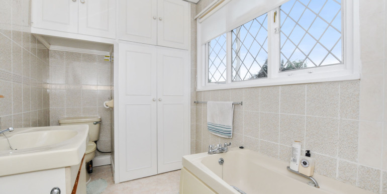 RDOrangeSquare - 48 Morrab Gdns - Bathroom 2 (2)_low